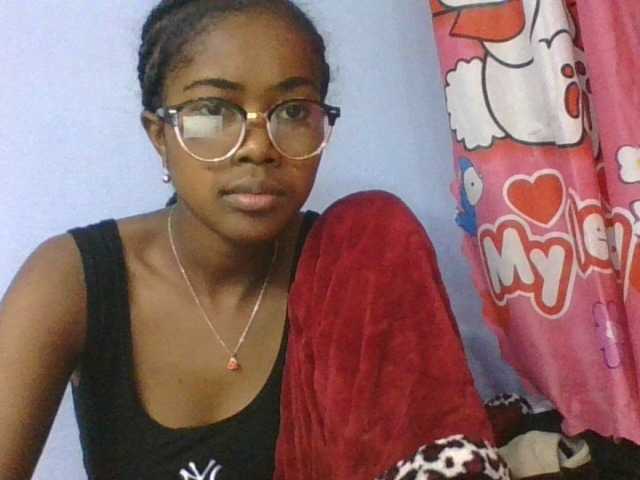 Phaniah1a live cam on BongaCams
