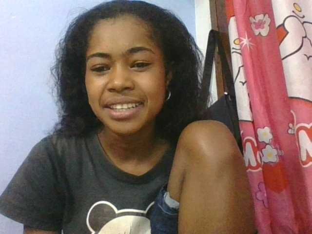 Phaniah1a live cam on BongaCams