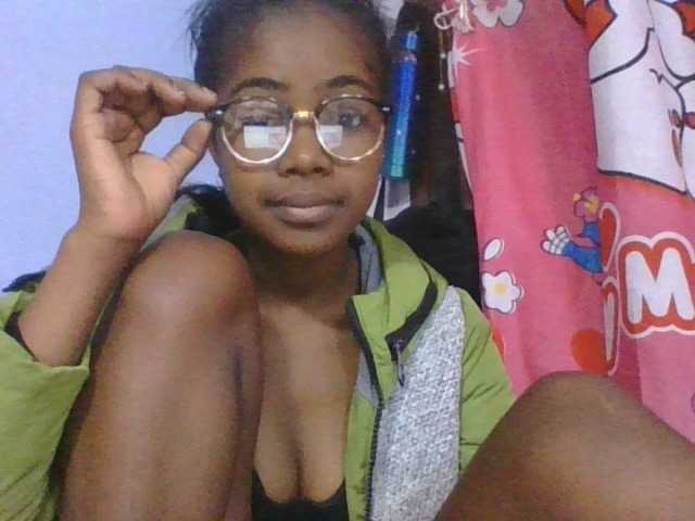 Phaniah1a live cam on BongaCams