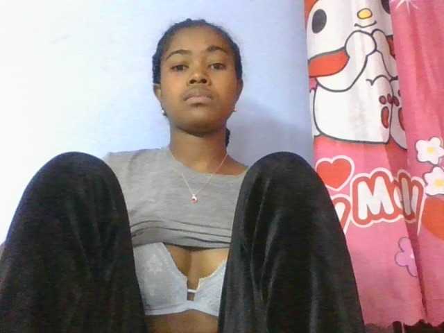 Phaniah1a live cam on BongaCams