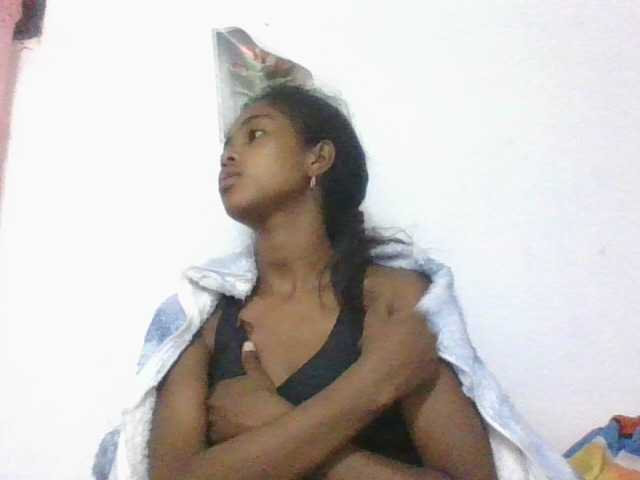 Phaniah1a live cam on BongaCams