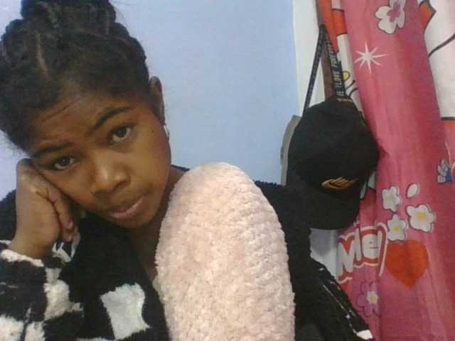 Phaniah1a live cam on BongaCams