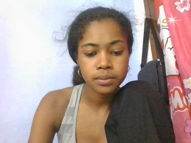 Phaniah1a — live female cam