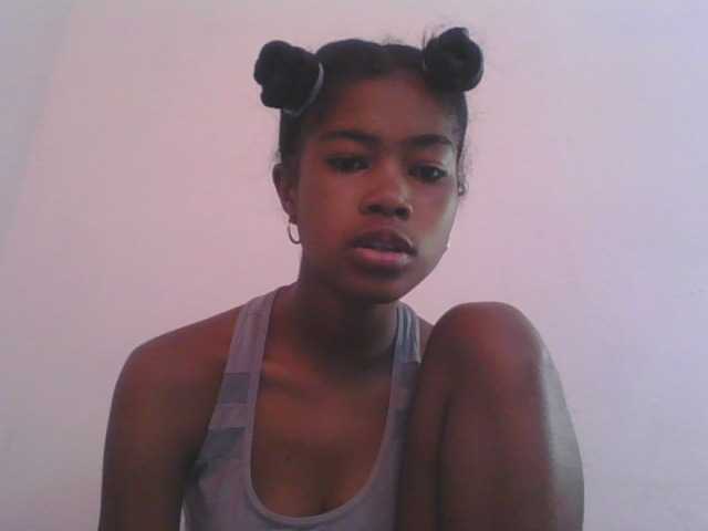 Phaniah1a live cam on BongaCams