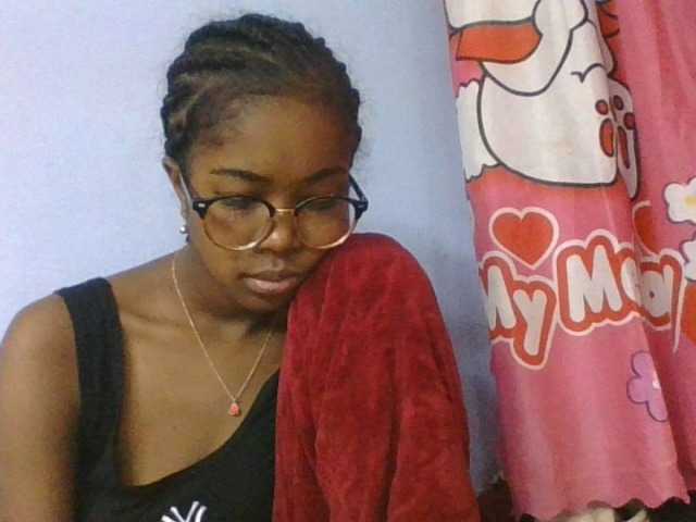 Phaniah1a live cam on BongaCams