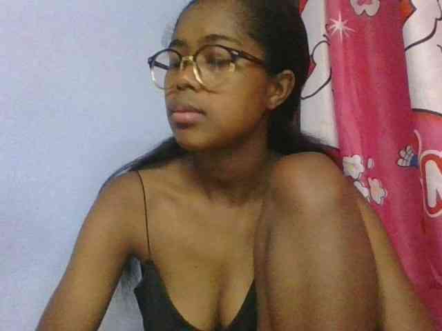 Phaniah1a Live Webcam on BongaCams
