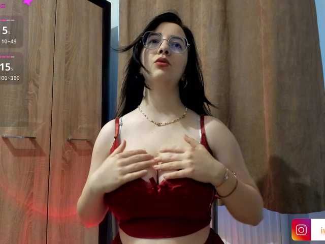 Ivyclouds7 live cam on BongaCams