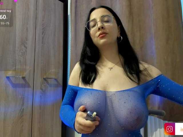 Ivyclouds7 live cam on BongaCams