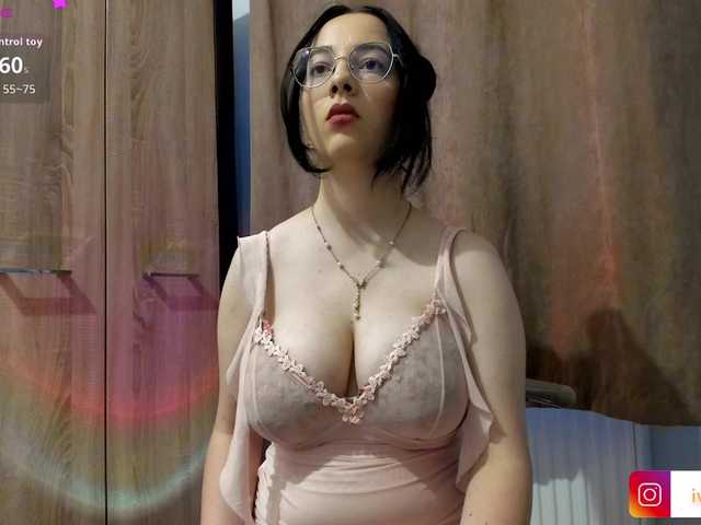 Ivyclouds7 live webcam show