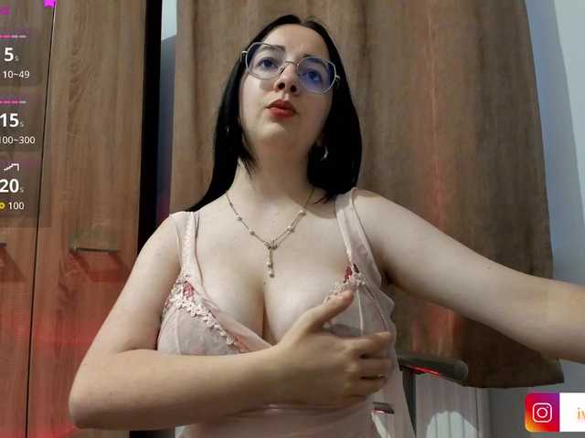 Ivyclouds7 live cam on BongaCams
