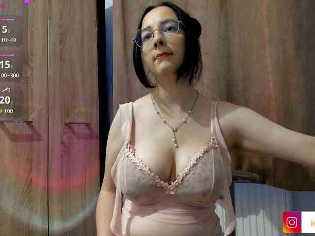 Ivyclouds7 Live Webcam on BongaCams