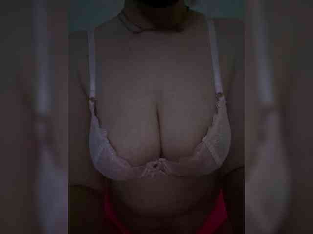 JuicyBunny webcam