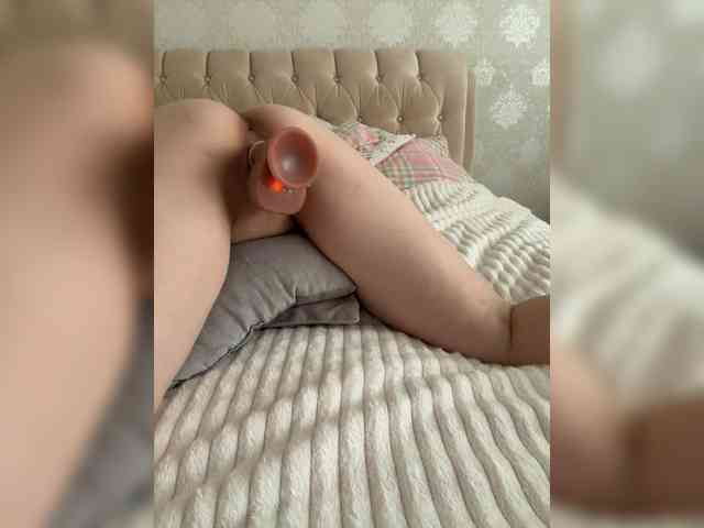 JuicyBunny webcam