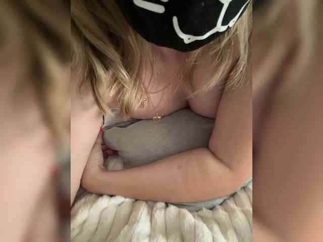 JuicyBunny webcam