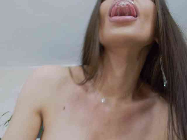 Alexxxaaa webcam