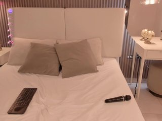 Violetta-Hills Porn Show