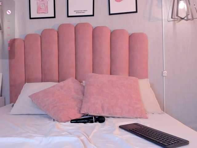 Violetta-Hills live cam on BongaCams