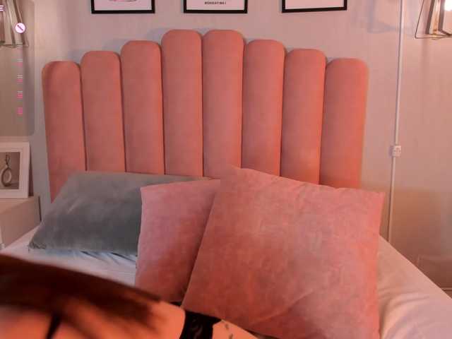 Violetta-Hills live cam on BongaCams