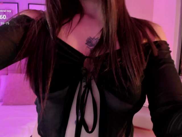 Violetta-Hills live cam on BongaCams