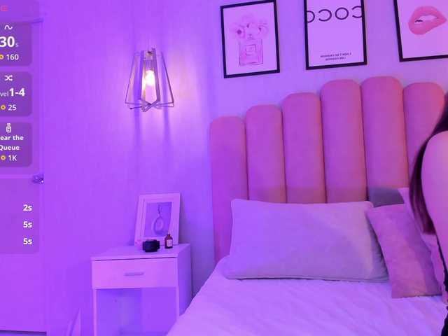 Violetta-Hills live cam on BongaCams
