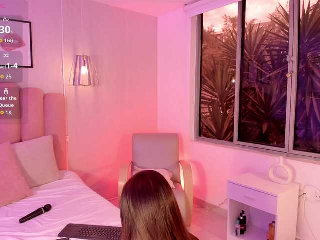 Violetta-Hills live cam on BongaCams