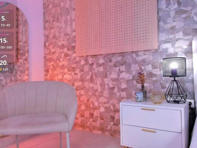 Violetta-Hills live cam on BongaCams