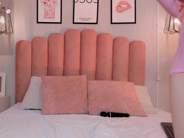 Violetta-Hills live cam on BongaCams