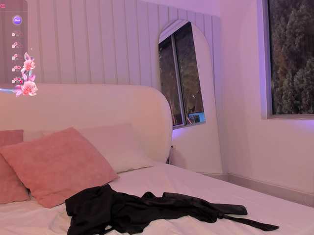 Violetta-Hills live cam on BongaCams