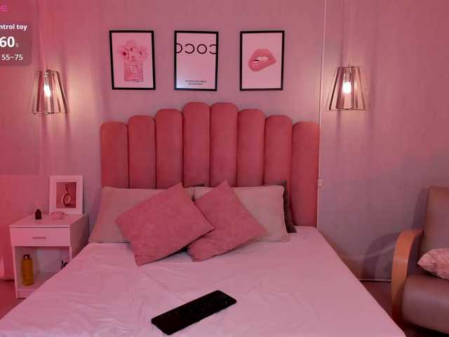 Violetta-Hills live cam on BongaCams