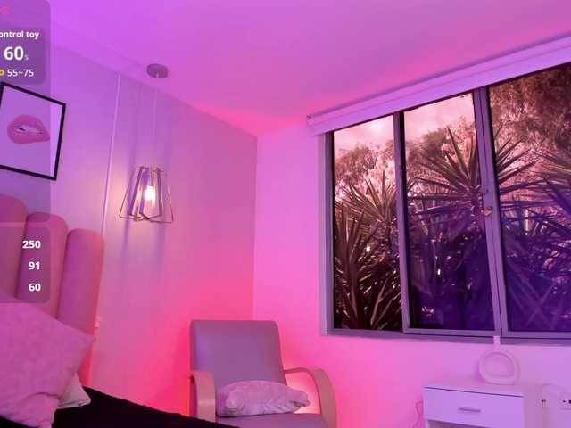 Violetta-Hills live cam on BongaCams