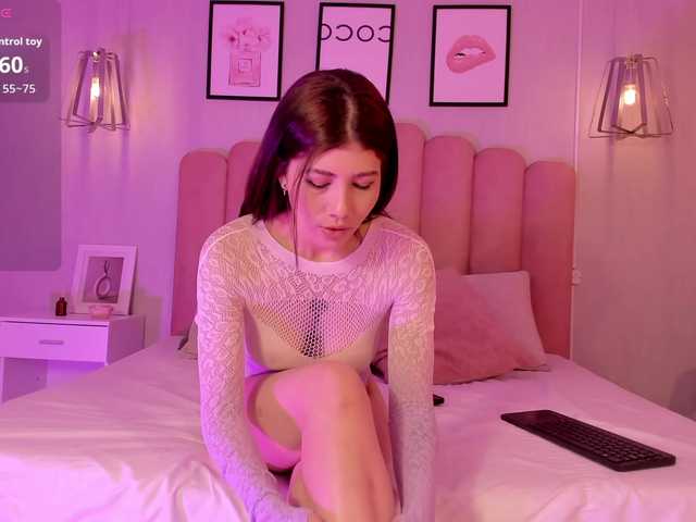 Violetta-Hills live cam on BongaCams