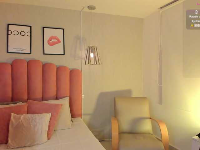 Violetta-Hills live cam on BongaCams
