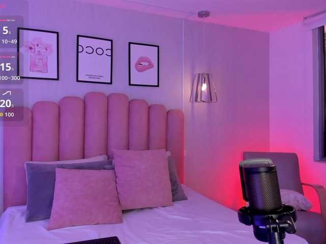 Violetta-Hills live cam on BongaCams