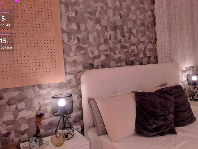 Violetta-Hills live cam on BongaCams