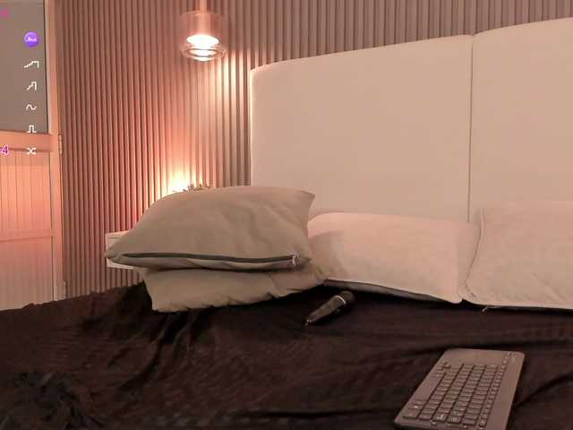 Violetta-Hills live cam on BongaCams