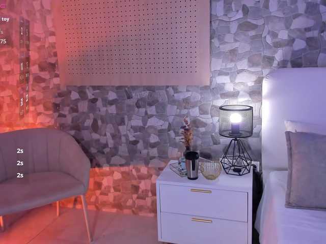Violetta-Hills live cam on BongaCams