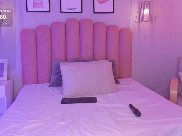 Violetta-Hills live webcam show