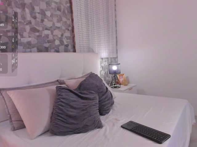 Violetta-Hills live cam on BongaCams