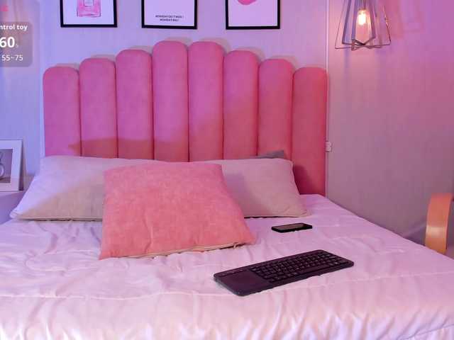 Violetta-Hills live cam on BongaCams