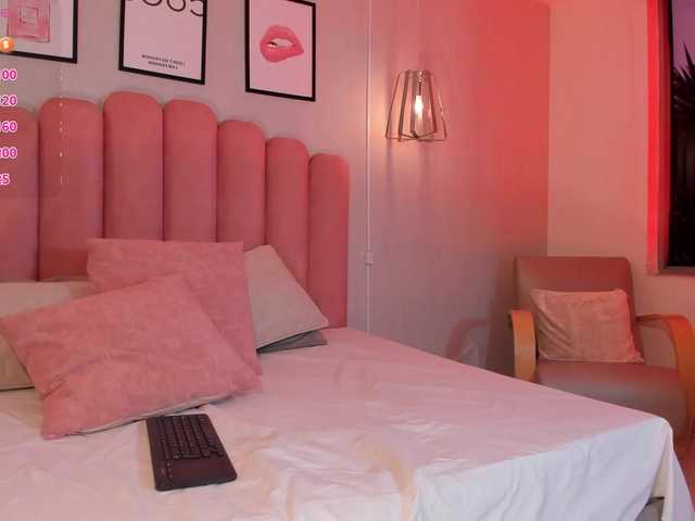 Violetta-Hills live cam on BongaCams