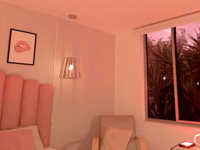 Violetta-Hills live cam on BongaCams