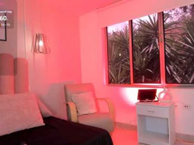 Violetta-Hills live cam on BongaCams