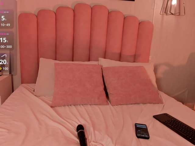Violetta-Hills live cam on BongaCams