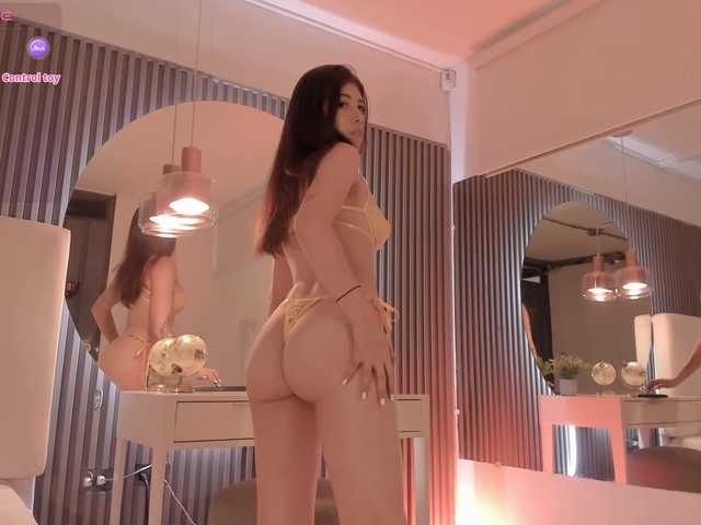 Violetta-Hills live cam on BongaCams