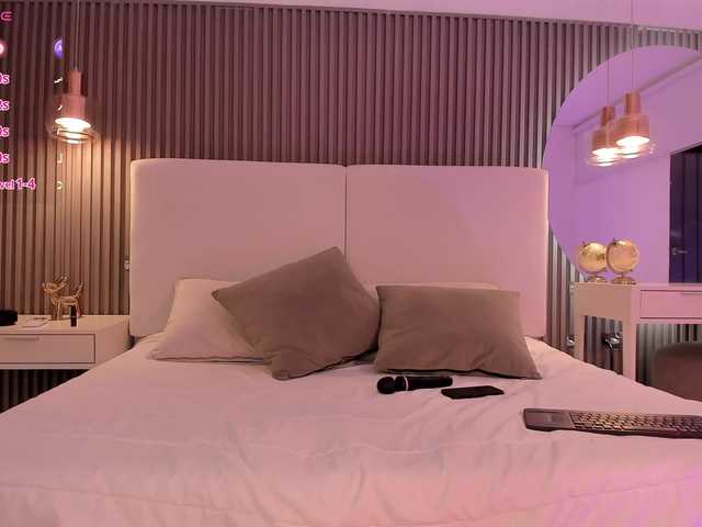 Violetta-Hills live cam on BongaCams