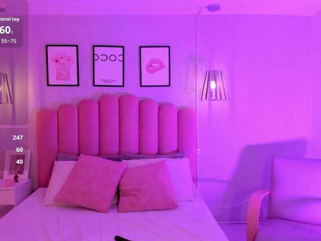 Violetta-Hills live cam on BongaCams