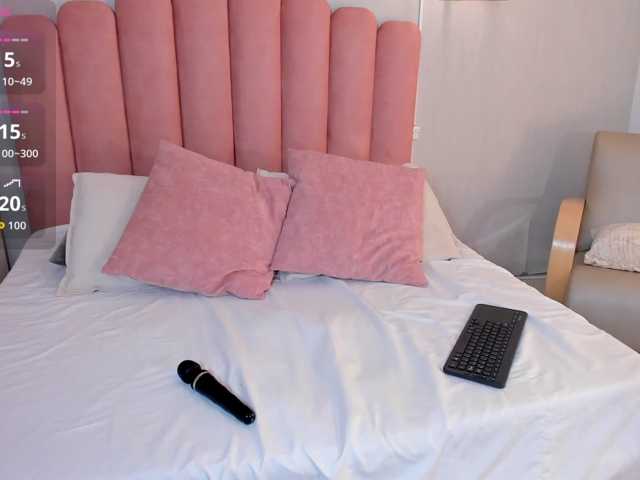 Violetta-Hills live cam on BongaCams