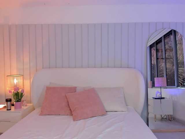 Violetta-Hills live cam on BongaCams