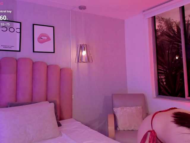 Violetta-Hills live cam on BongaCams