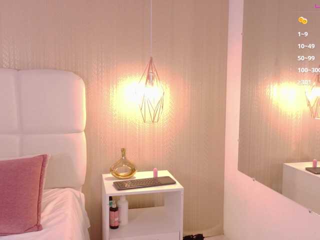 Violetta-Hills live cam on BongaCams
